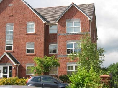 Wrenbury Drive, 2 bedroom Flat to rent, &pound;875 pcm