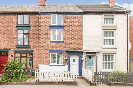 London Road, 2 bedroom Mid Terrace House to rent, £1,050 pcm