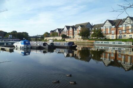 Moat House, 2 bedroom  Flat for sale, £150,000