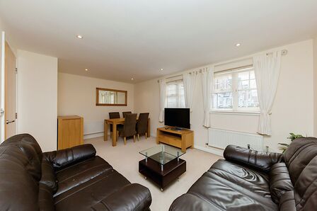 Sandbach Drive, 2 bedroom  Flat to rent, £800 pcm