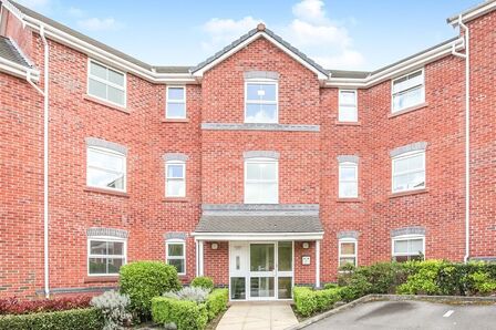 Wrenbury Drive, 2 bedroom  Flat to rent, £860 pcm