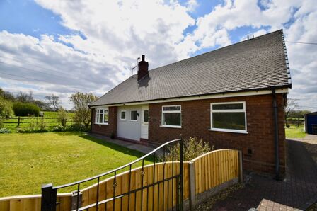 Hough Lane, 3 bedroom  Bungalow to rent, £1,500 pcm