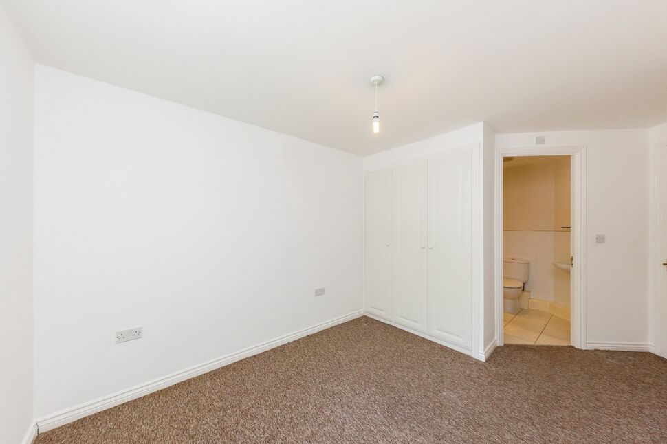2 bedroom Flat for sale, Carriage Drive, Hartford, CW8 £140,000