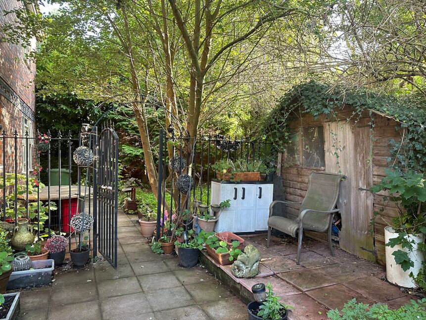 5 bedroom Detached House for sale, Runcorn Road, Barnton, CW8 £350,000