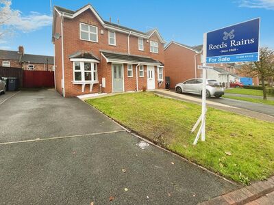 Hollybank Close, 2 bedroom Semi Detached House to rent, £1,000 pcm