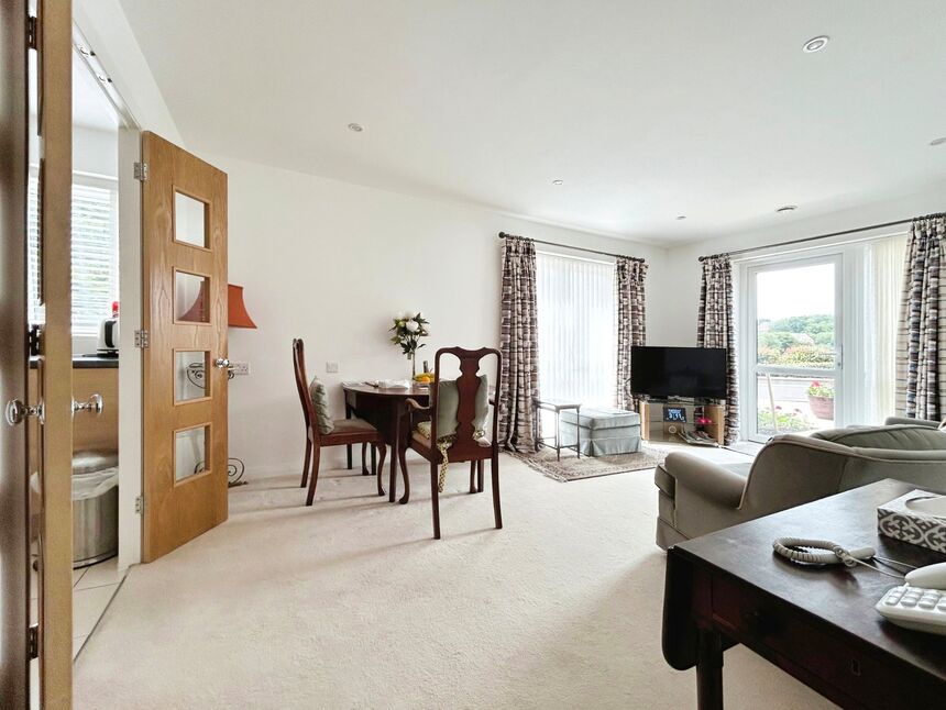 2 bedroom Flat to rent, Chester Way, Northwich, CW9 £1,300 pcm