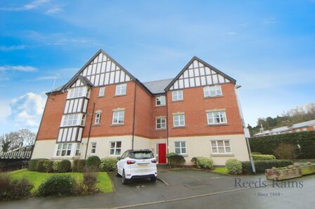 Freshwater View, 2 bedroom  Flat for sale, £135,000