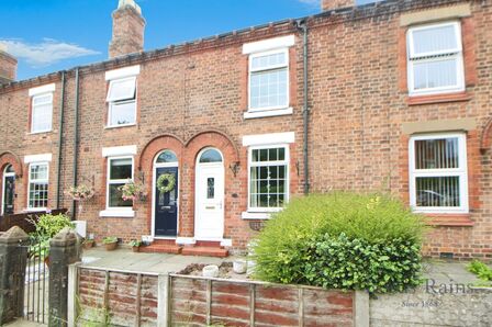 2 bedroom Mid Terrace House for sale