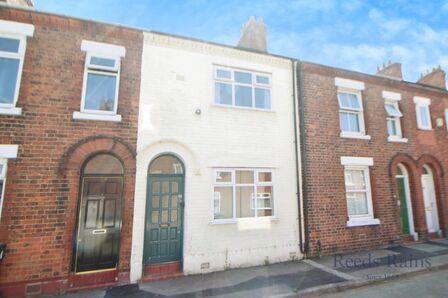 3 bedroom Mid Terrace House for sale