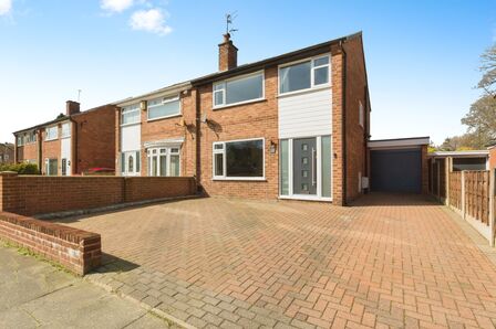Moss Lane, 3 bedroom Semi Detached House for sale, £350,000