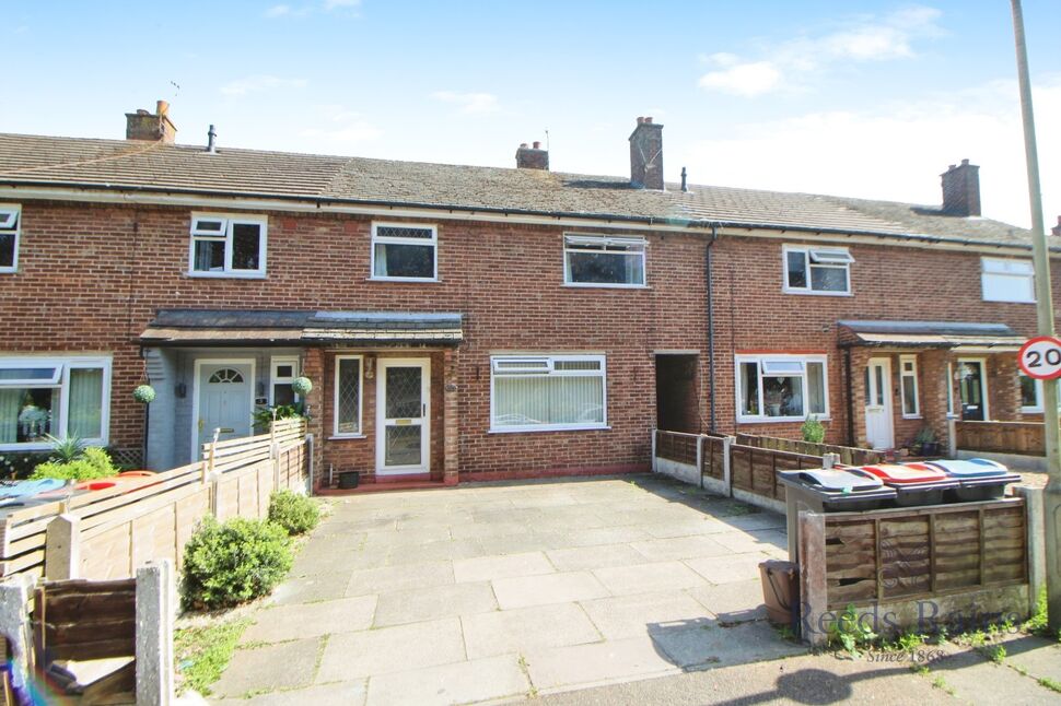 3 bedroom Mid Terrace House for sale