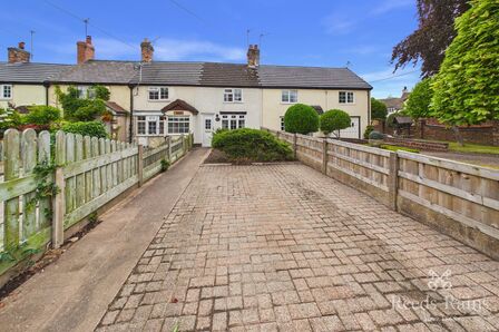 2 bedroom Mid Terrace Property for sale