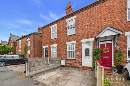 2 bedroom Mid Terrace House for sale
