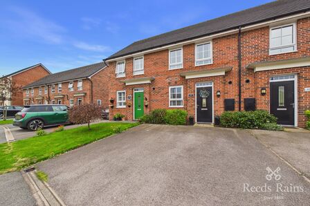 2 bedroom Mid Terrace House for sale