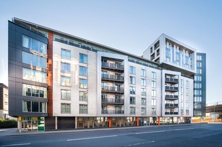 Queens Road, 2 bedroom Flat to rent, &pound;1,150 pcm