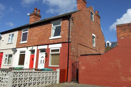 Lindley Terrace, 3 bedroom Mid Terrace House to rent, £950 pcm