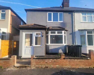Linden Grove, 3 bedroom Semi Detached House to rent, £1,100 pcm