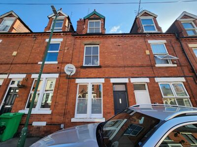 Exeter Road, 3 bedroom Mid Terrace House to rent, £1,250 pcm