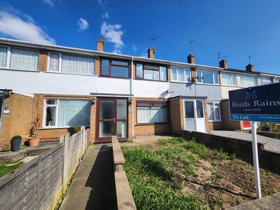 3 bedroom Mid Terrace House to rent