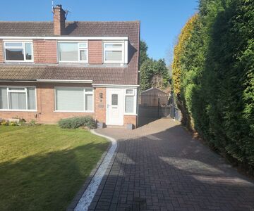 Harwood Close, 3 bedroom Semi Detached House for sale, £250,000