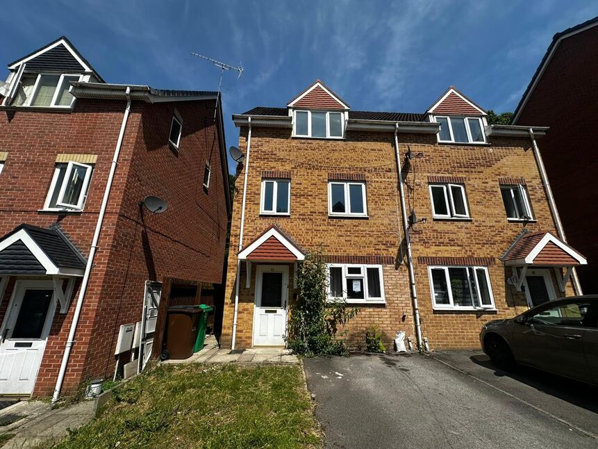 Main image of 3 bedroom Semi Detached House for sale, Eccles Way, Nottingham, Nottinghamshire, NG3