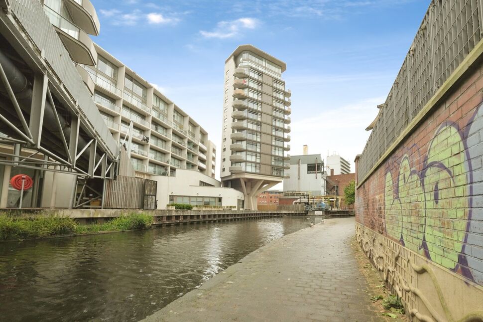 Main image of 2 bedroom Flat for sale, Canal Street, Nottingham, Nottinghamshire, NG1