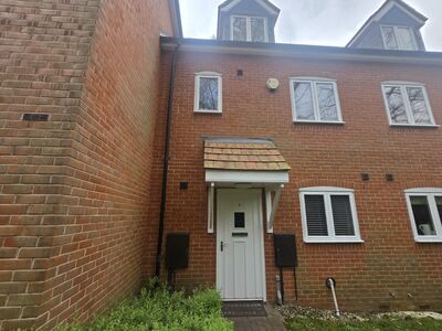 Village Street, 3 bedroom Mid Terrace House to rent, &pound;1,950 pcm