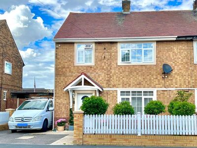 Thorndike Avenue, 3 bedroom Semi Detached House to rent, &pound;1,100 pcm