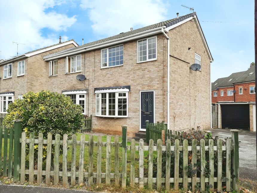 Main image of 3 bedroom  House to rent, Knoll Close, Ossett, West Yorkshire, WF5