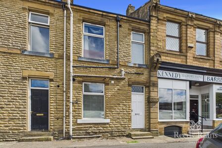 Town Street, 1 bedroom Mid Terrace House to rent, &pound;575 pcm