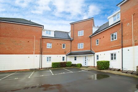 Spindle Close, 2 bedroom  Flat for sale, £100,000
