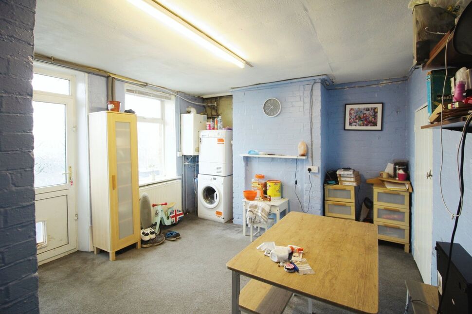 2 bedroom Mid Terrace House for sale, High Street, Hanging Heaton, WF17