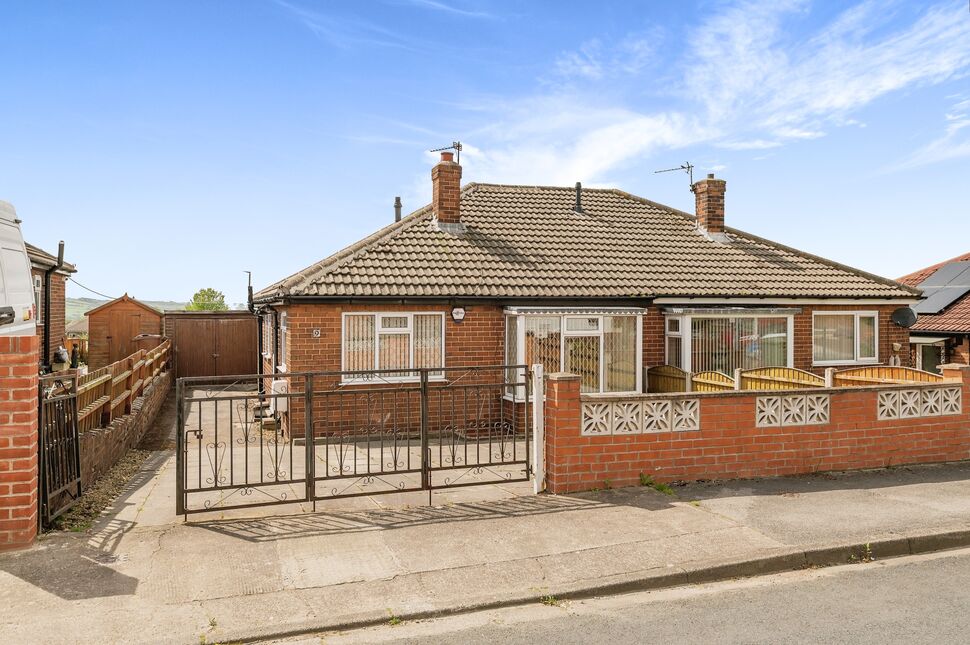 2 bedroom Mid Terrace House for sale, Dewsbury Road, Ossett, WF5 £140,000