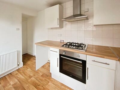 2 bedroom Mid Terrace House to rent