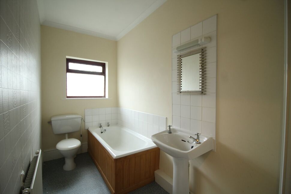 2 bedroom Mid Terrace House for sale, Dewsbury Road, Ossett, WF5 £140,000