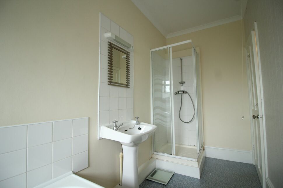 2 bedroom Mid Terrace House for sale, Dewsbury Road, Ossett, WF5 £140,000