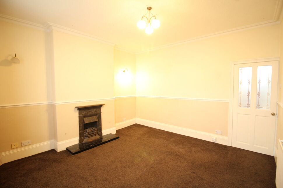 2 bedroom Mid Terrace House for sale, Dewsbury Road, Ossett, WF5 £140,000