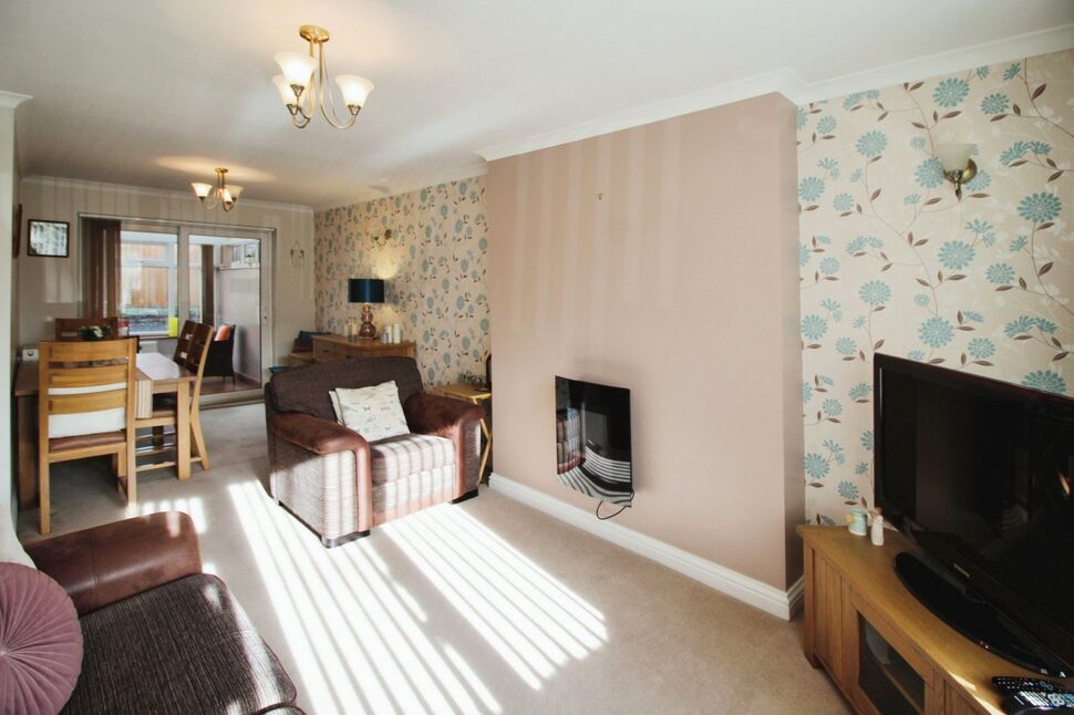 4 bedroom Semi Detached House for sale, Longlands Road, Ossett, WF5 £