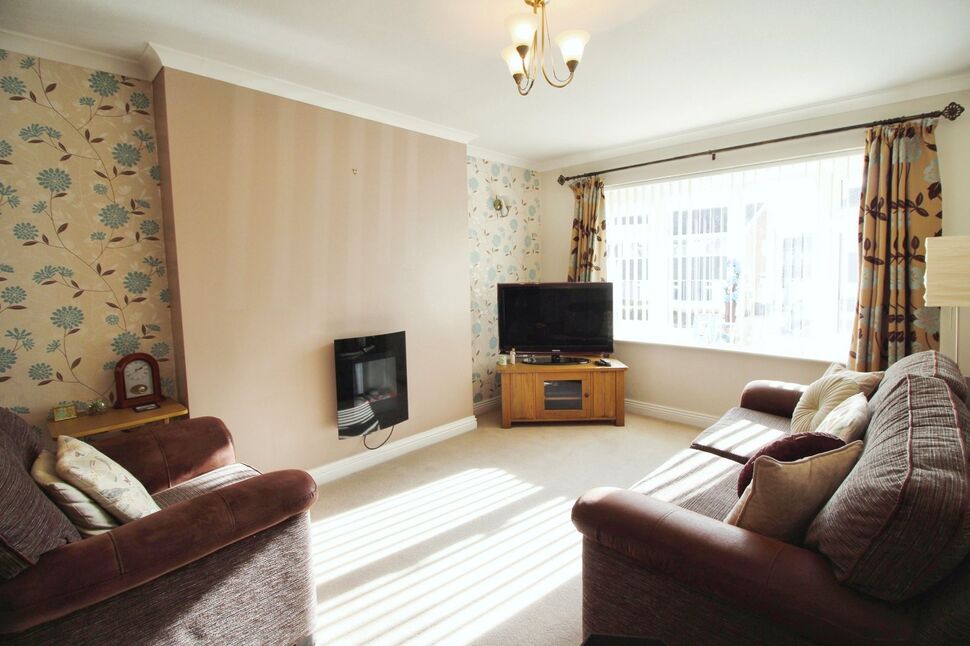 4 bedroom Semi Detached House for sale, Longlands Road, Ossett, WF5 £