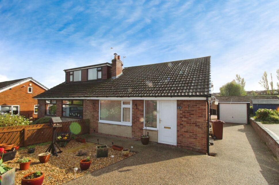 Main image of 2 bedroom Semi Detached Bungalow for sale, Spring View, Ossett, West Yorkshire, WF5