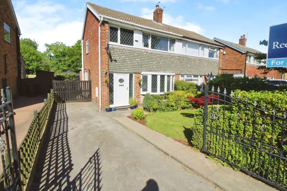 Main image of 3 bedroom Semi Detached House for sale, Towngate, Ossett, West Yorkshire, WF5