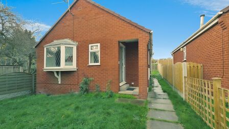 Dimple Wells Lane, 2 bedroom Detached Bungalow for sale, £200,000