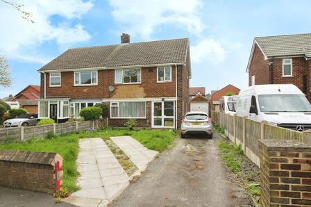 Kingsway Close, 3 bedroom Semi Detached House for sale, £225,000