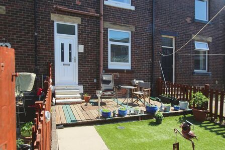 2 bedroom Mid Terrace House for sale
