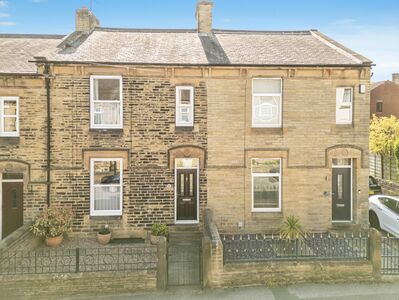 3 bedroom Mid Terrace House for sale