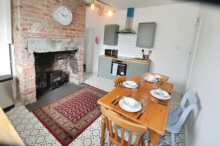 Mill Street East, 2 bedroom  Property to rent, £900 pcm