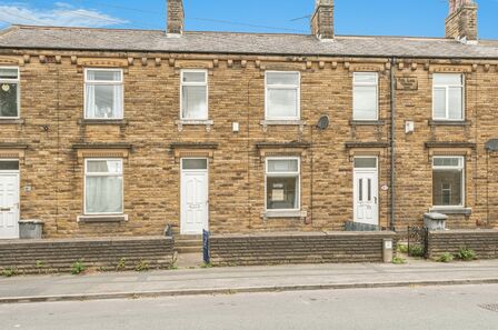 2 bedroom Mid Terrace House for sale
