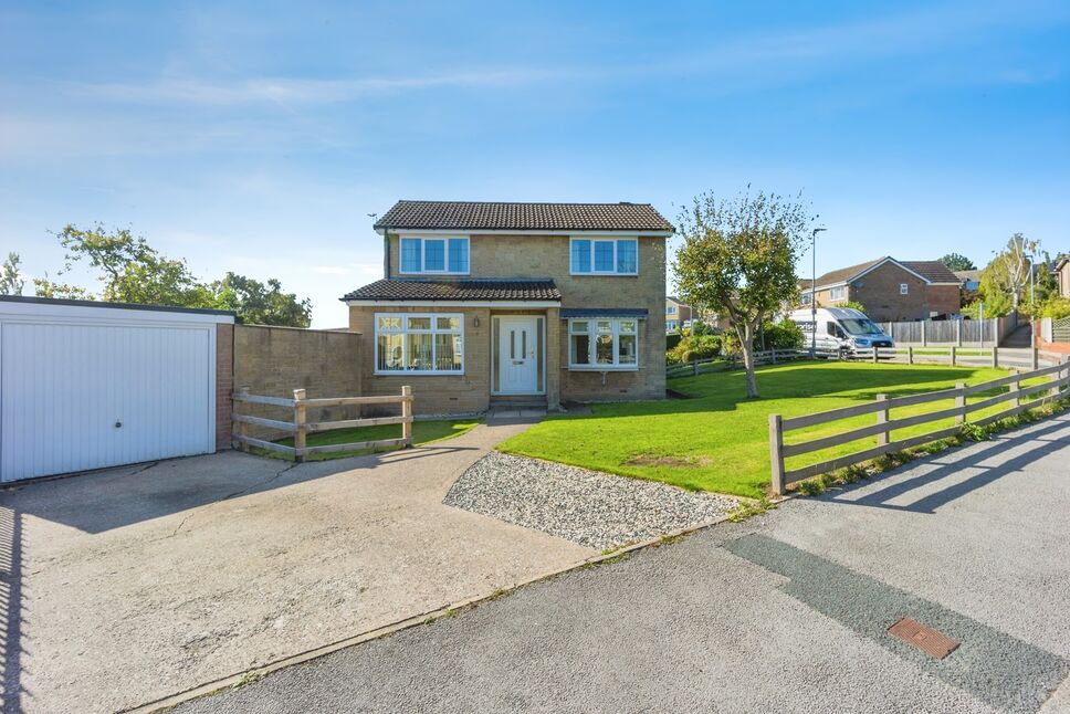 Main image of 3 bedroom Detached House for sale, Stoneleigh Grove, Ossett, West Yorkshire, WF5