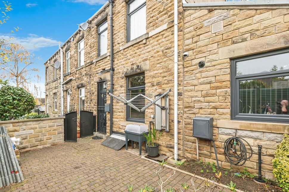 Main image of 1 bedroom Semi Detached House for sale, Mayfield Place, Dewsbury, West Yorkshire, WF13