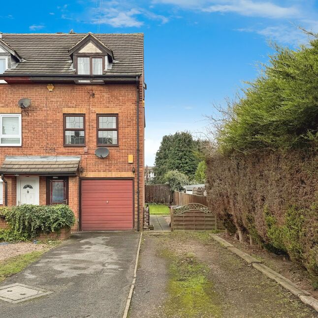 2 bedroom Mid Terrace House for sale